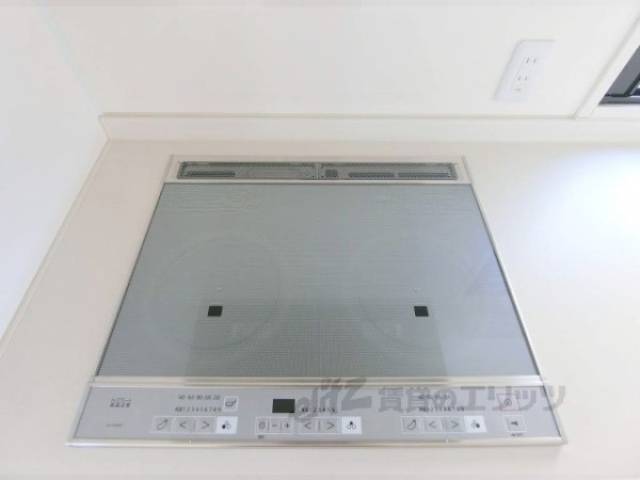 キッチン　３口コンロ
