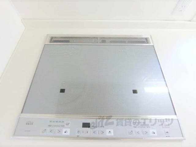 キッチン　３口コンロ