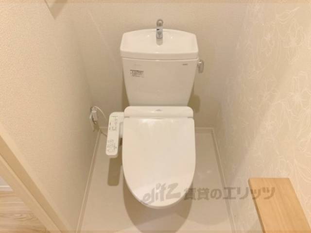 トイレ　デスク