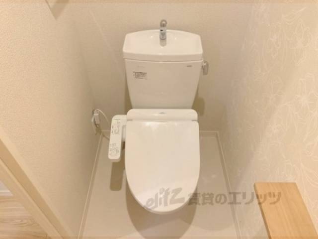 トイレ　デスク