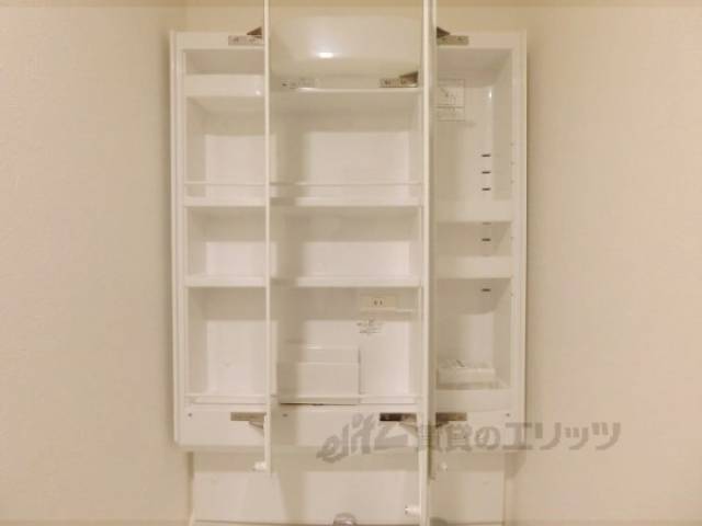 洗面所　上部収納