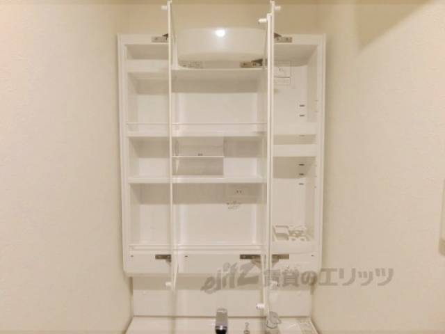 洗面所　上部収納