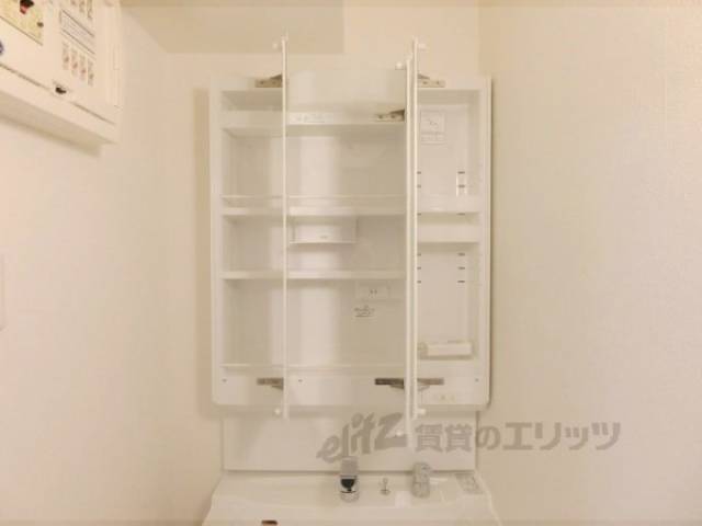 洗面所　上部収納