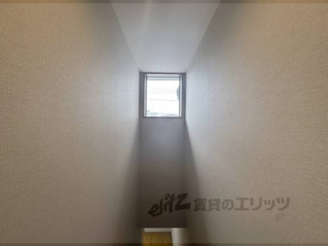 階段　窓