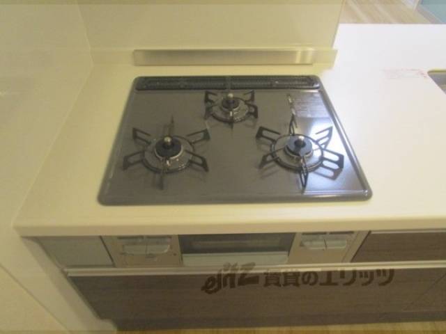 キッチン　ガス3口コンロ