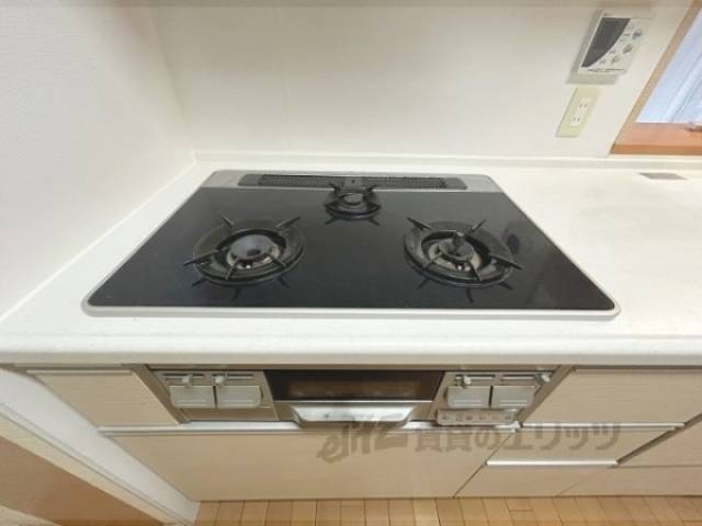 キッチン　ガス3口コンロ