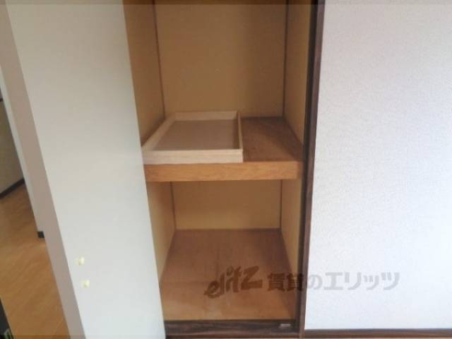 洋室　収納