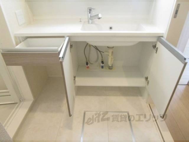 洗面所　洗面台下収納