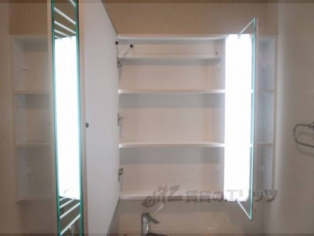 洗面所　洗面台上収納