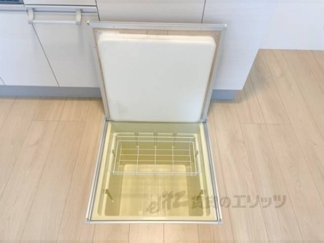 キッチン　床下収納