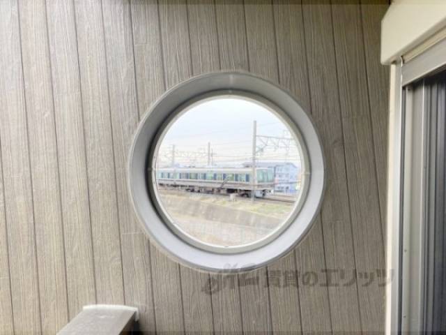 眺望　ベランダから電車が見えます