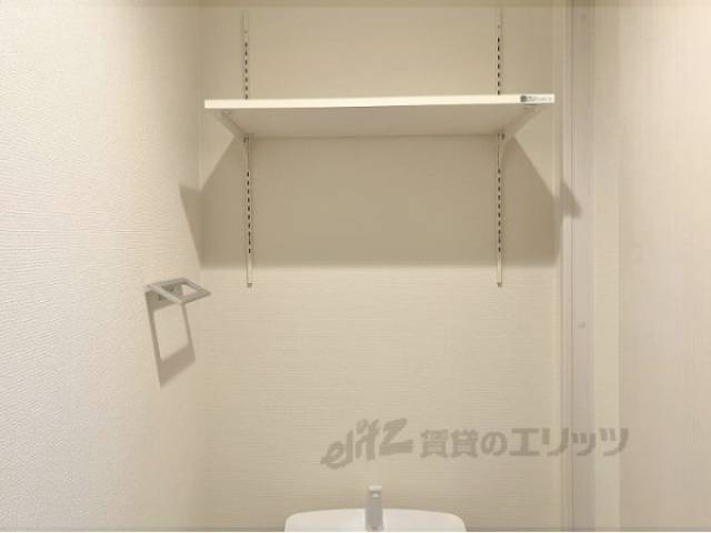 トイレ　トイレ上収納棚