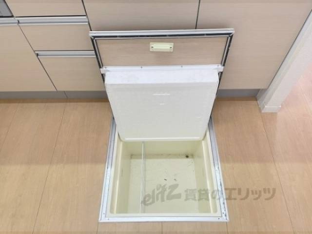 キッチン　床下収納
