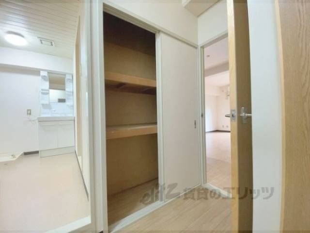 収納　廊下