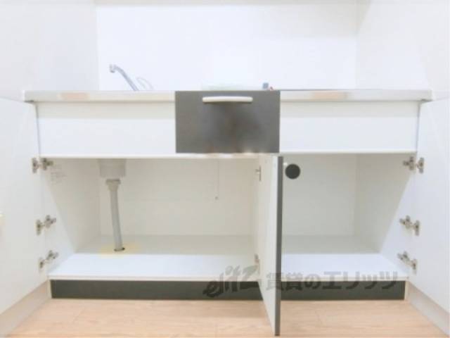 キッチン　下部収納棚
