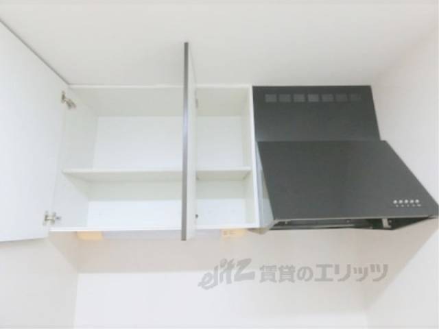 キッチン　上部収納棚