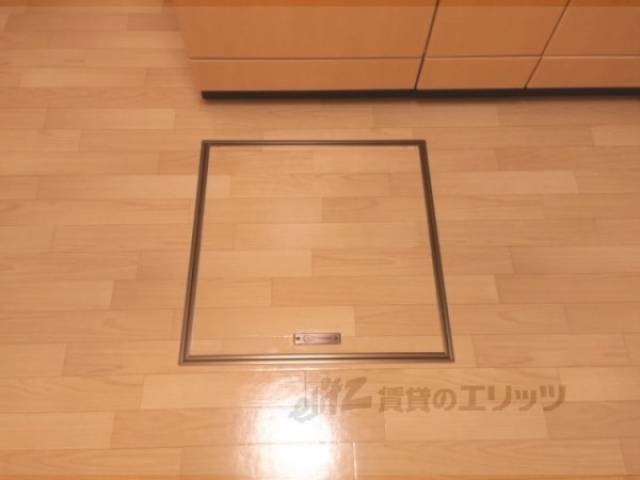 キッチン　床下収納