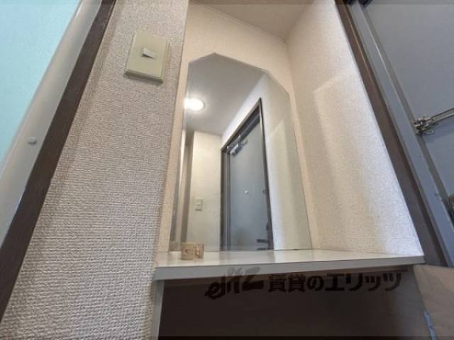 玄関　鏡