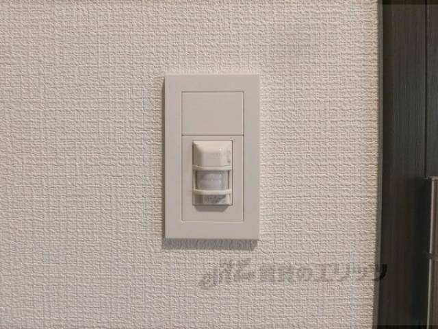 玄関　センサー式照明