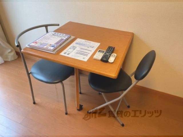 テーブル　椅子