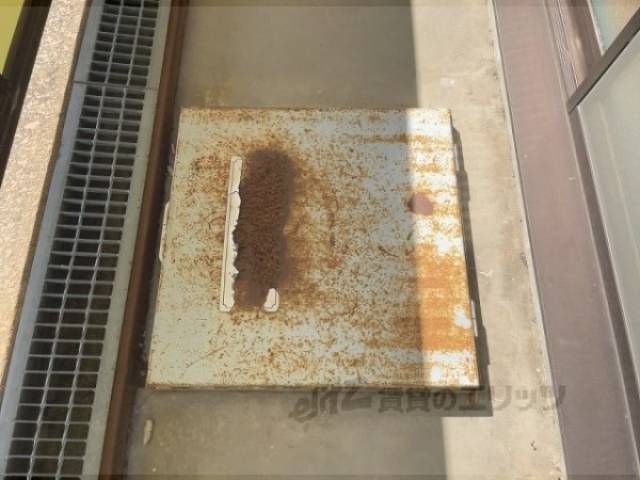 避難ハッチ