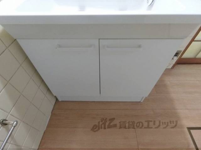 洗面所　下部収納