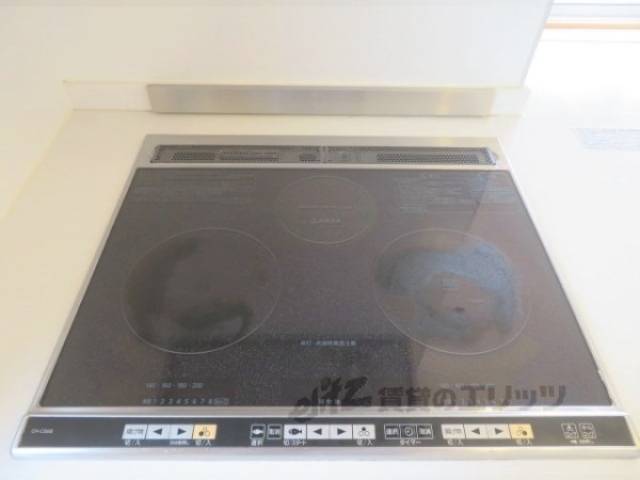キッチン　3口コンロ
