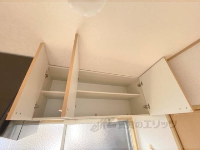 キッチン　上部収納