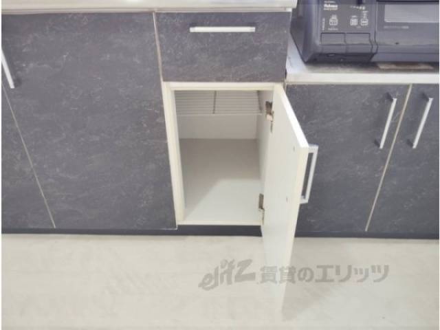 キッチン　下部収納