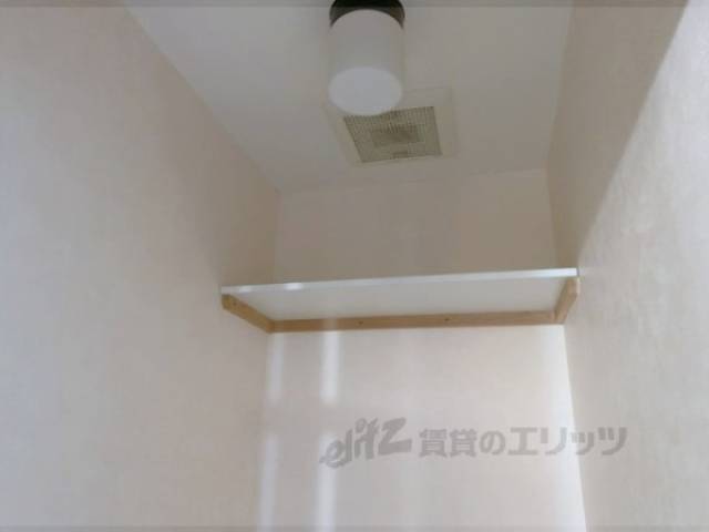 トイレ　棚