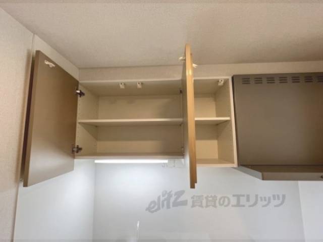 キッチン　上部収納
