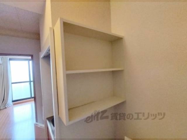 収納　洗濯機上