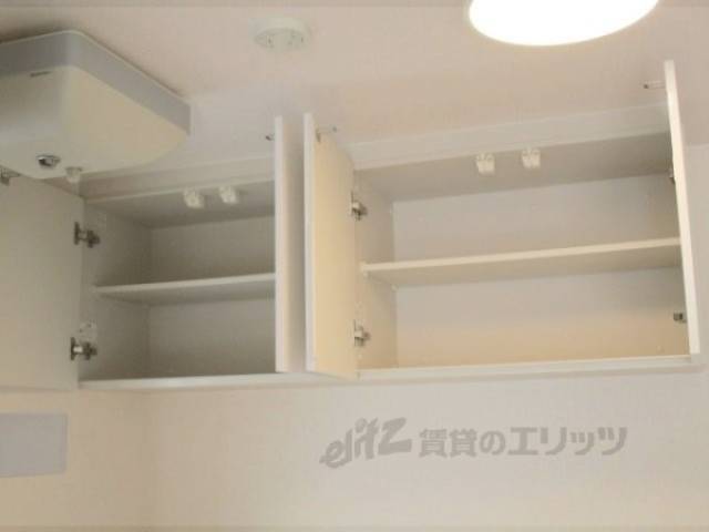 キッチン　上部収納