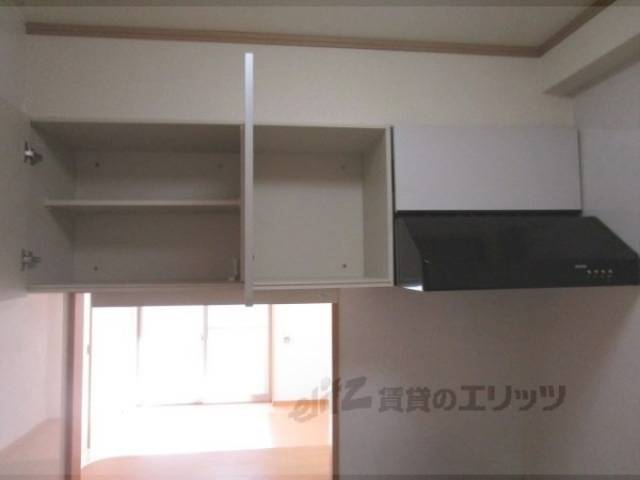 キッチン　上部収納