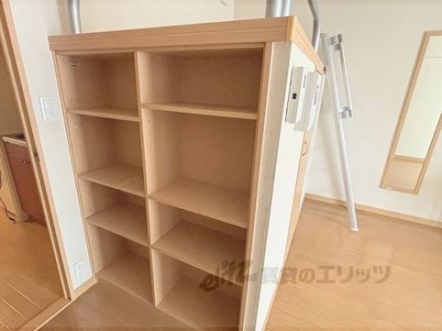 収納　ベッドサイド