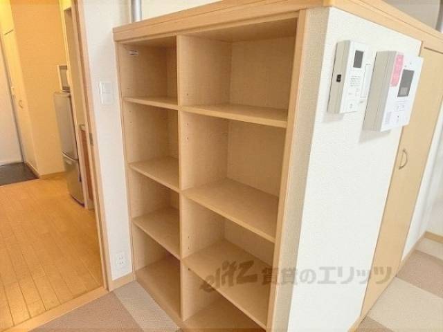 収納　ベッドサイド