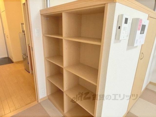 収納　ベッドサイド