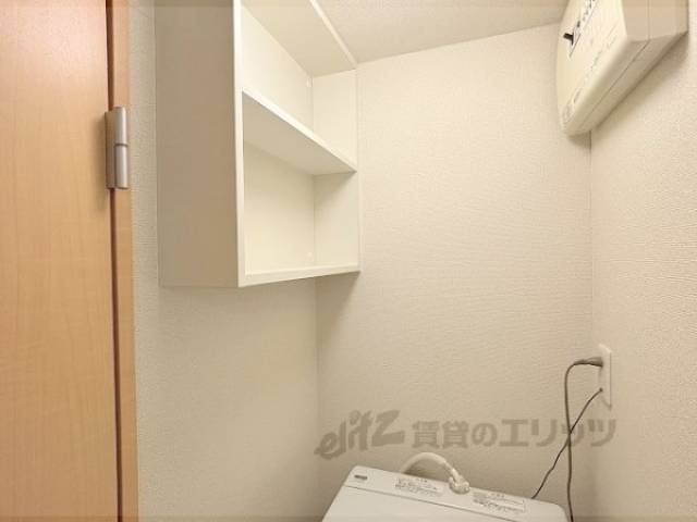 収納　洗濯機上