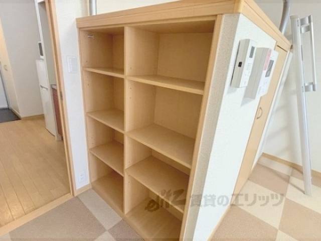 収納　ベッドサイド