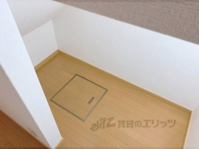 玄関　階段下収納