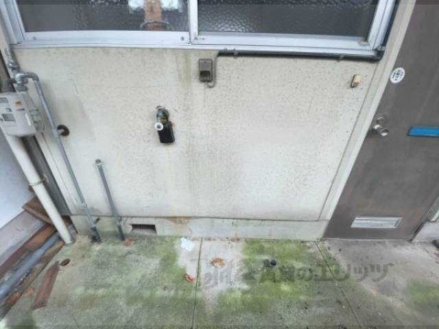 洗濯機置場　玄関前