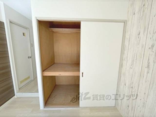 洋室　収納