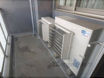 ベランダ　室外機置場