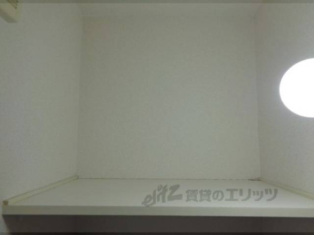 トイレ　トイレ上収納