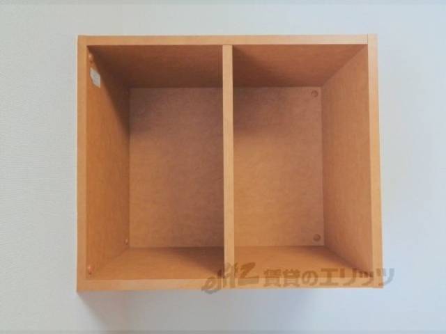洋室　テレビ上収納