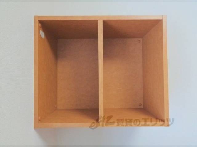 洋室　テレビ上収納