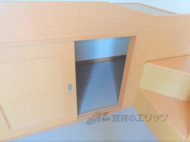ベッド下収納