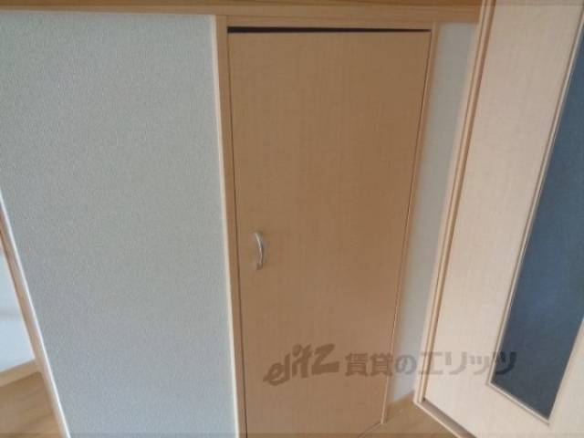 洋室 収納