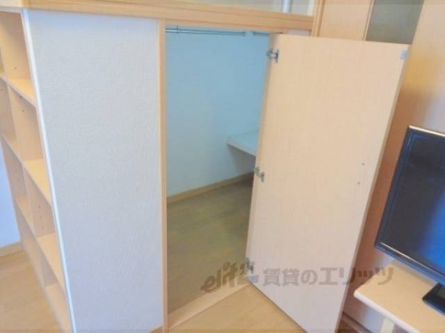 洋室　ベッド下収納