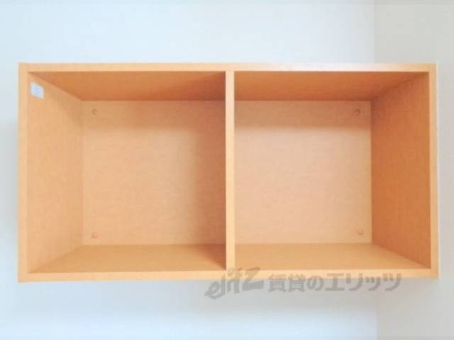 収納　テレビ上